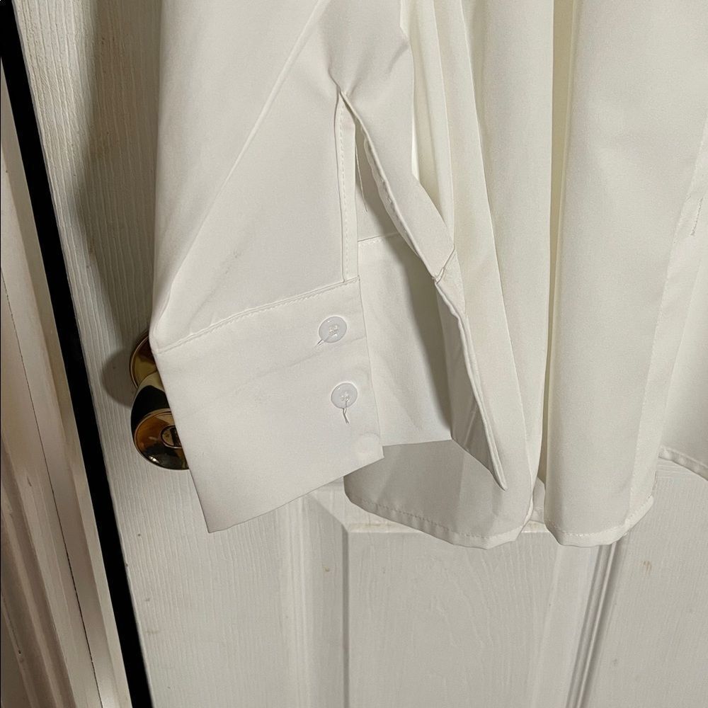 Elegant Ladies White Button-Up Blouse. 3X Unbranded - Picture 2 of 9